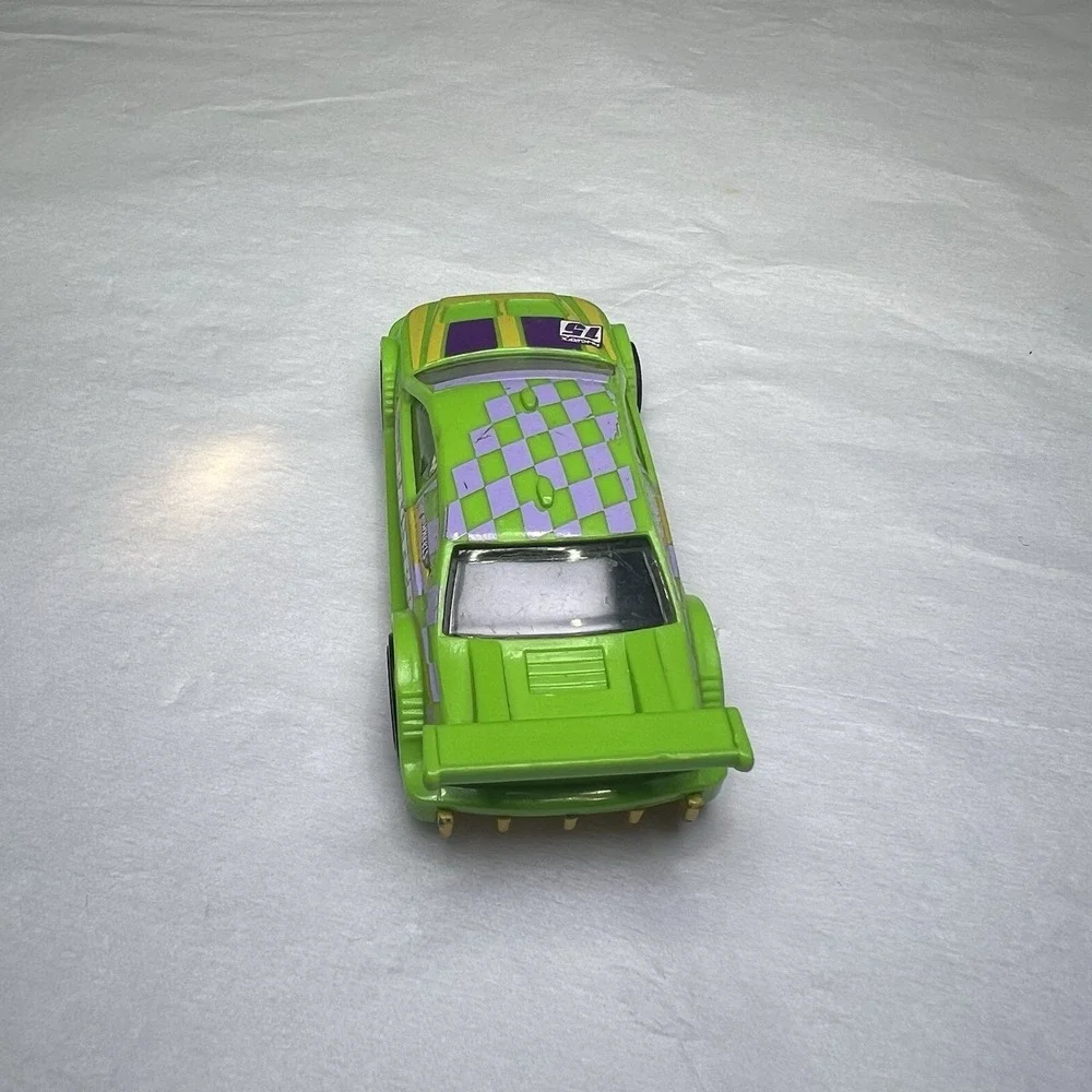 2015 Hot Wheels Walmart 3/6 Happy Easter Series AMAZOOM Green w/Gold‎ Pr5 Spokes
